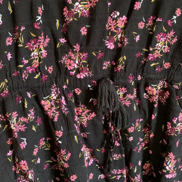 TORRID size 3 22/24 Black Floral Long sleeve top - Picture 5 of 7